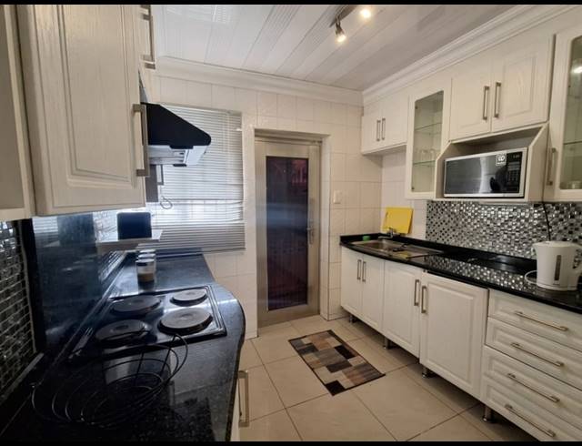 2 BEDROOM FREEHOLD FOR SALE IN EVATON WEST